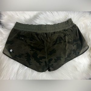 Lululemon low rise lined camo shorts 6